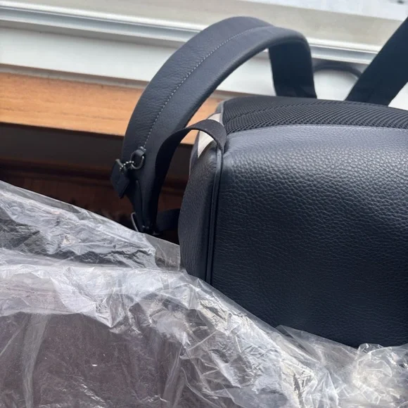 EUC COACH Thompson Backpack, Navy/Light Burgundy/Cream $325 - Picture 6 of 9